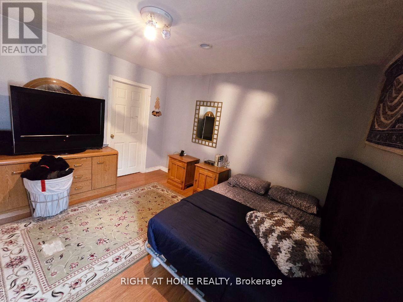 Photo 9 of 1196 Rainbow Street, Ottawa ON