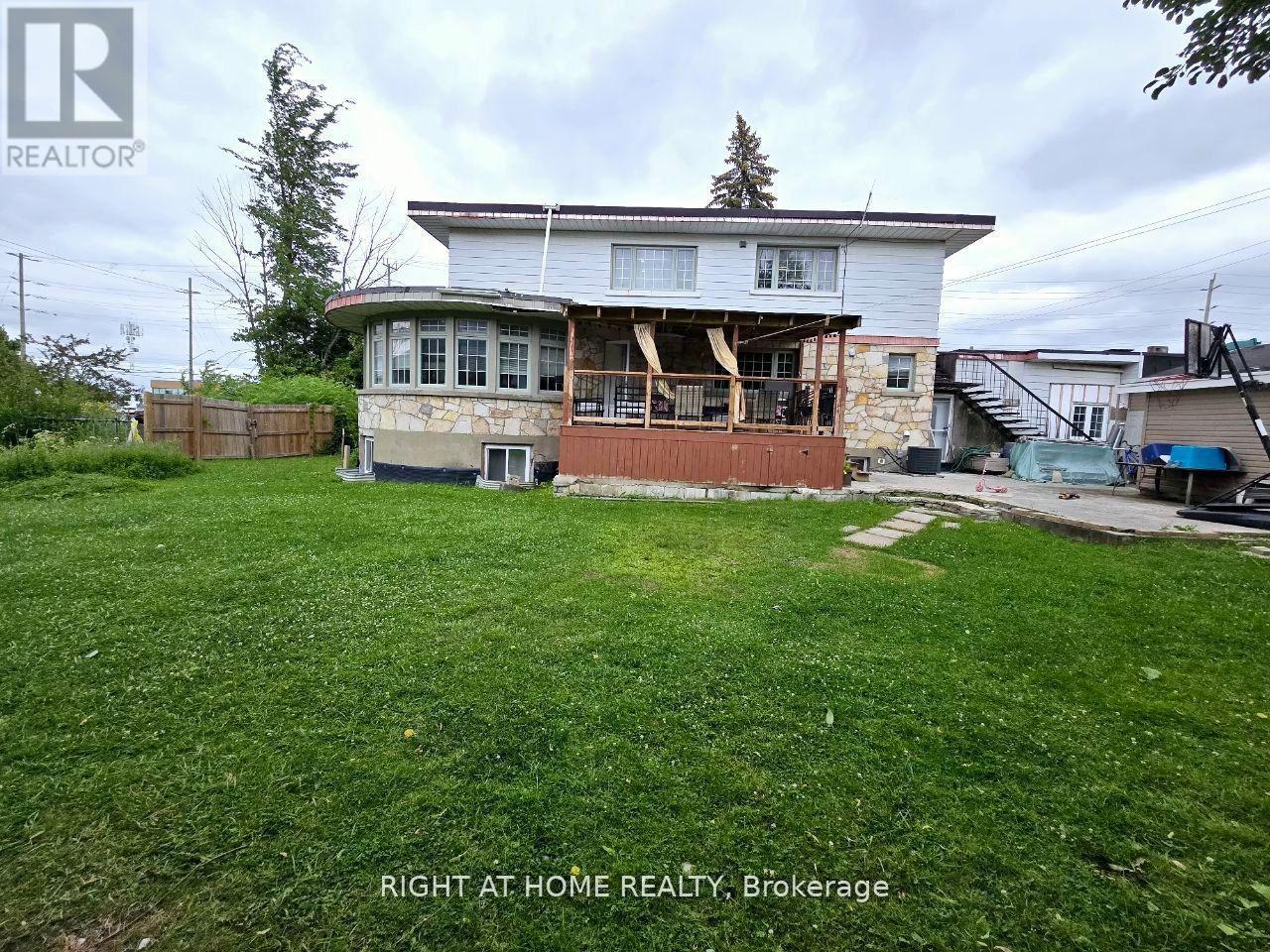 Photo 2 of 1196 Rainbow Street, Ottawa ON
