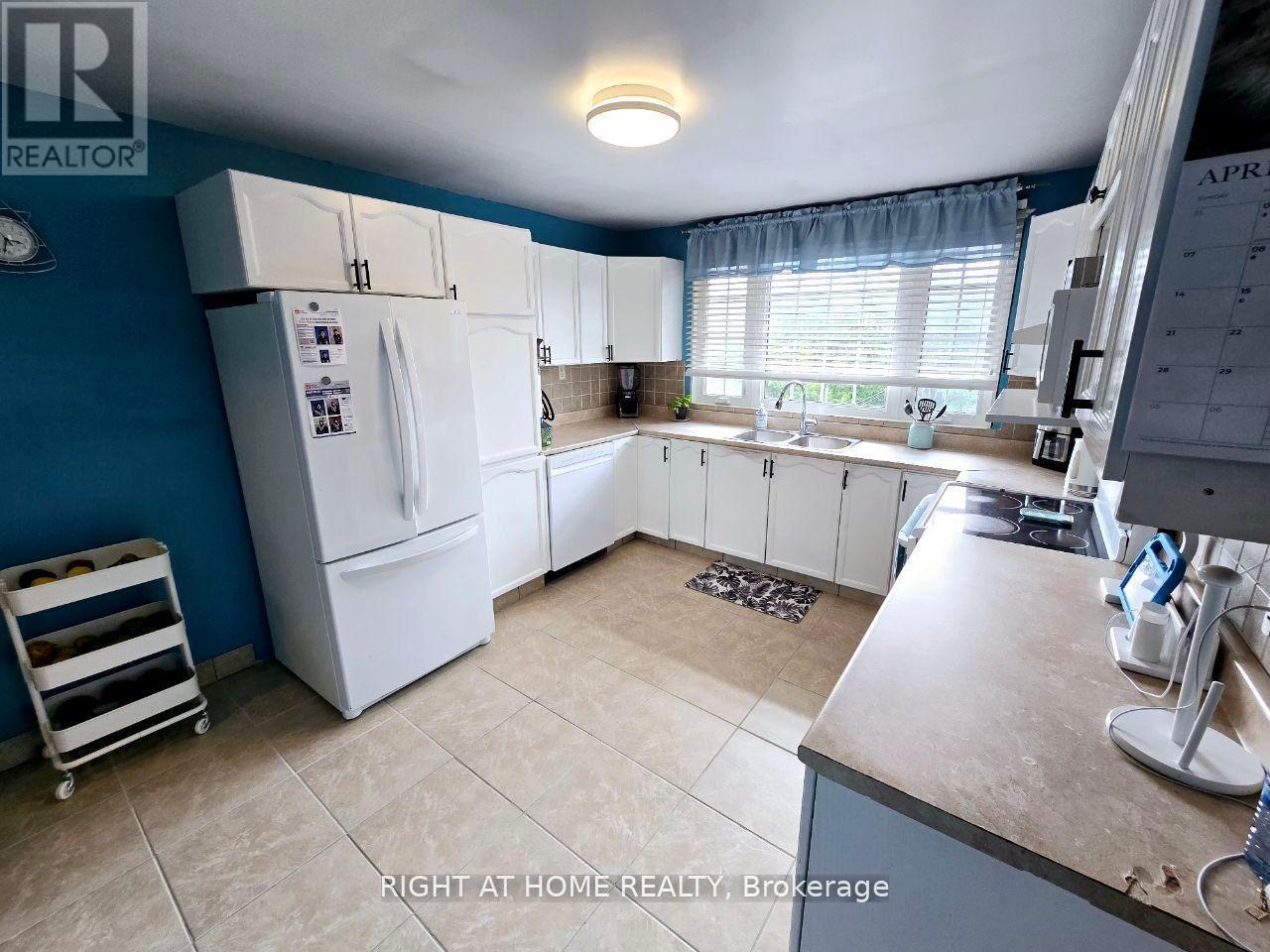 Photo 8 of 1196 Rainbow Street, Ottawa ON