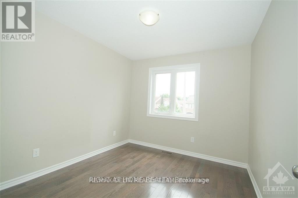 Photo 5 of 175 Claridge Drive, Ottawa ON