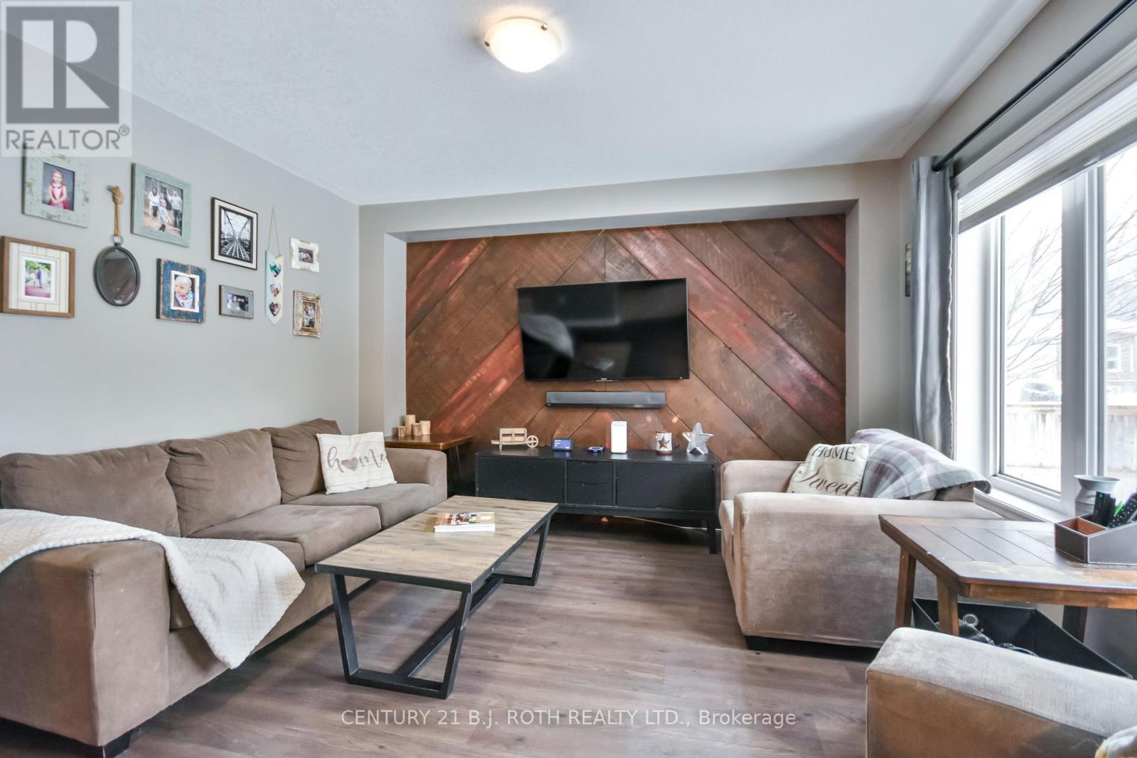 Photo 30 of 212 Maplewood Drive, Essa ON