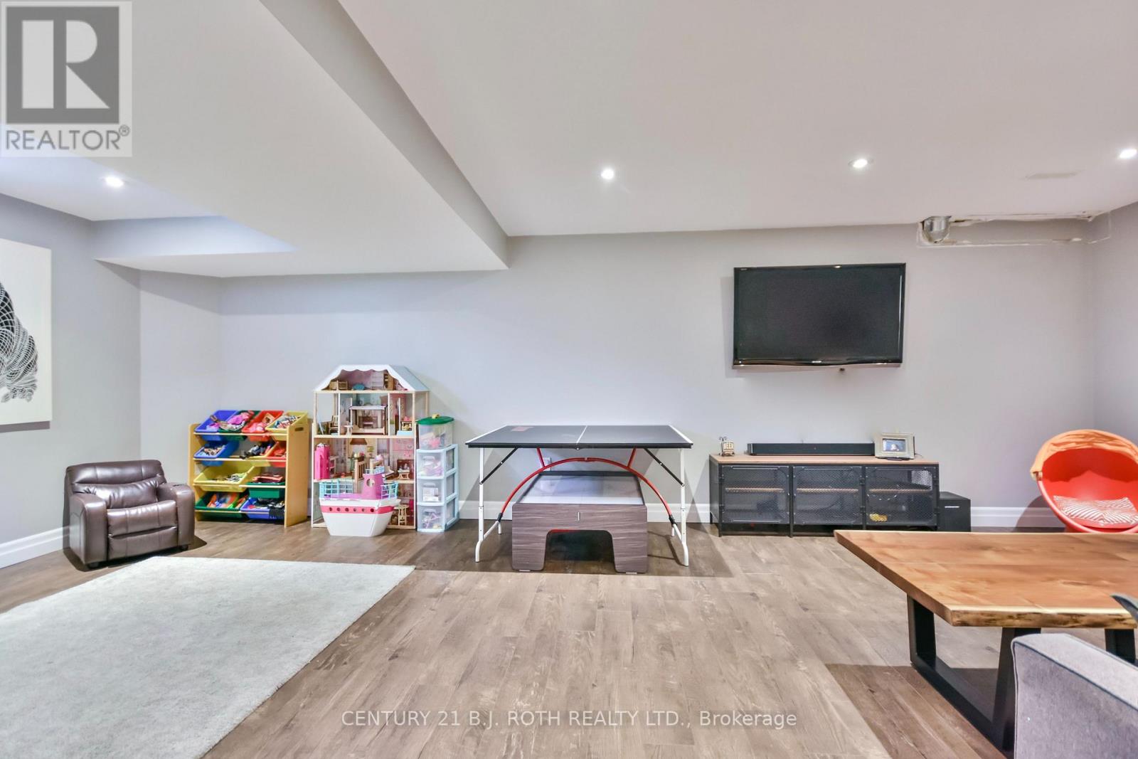 Photo 8 of 212 Maplewood Drive, Essa ON