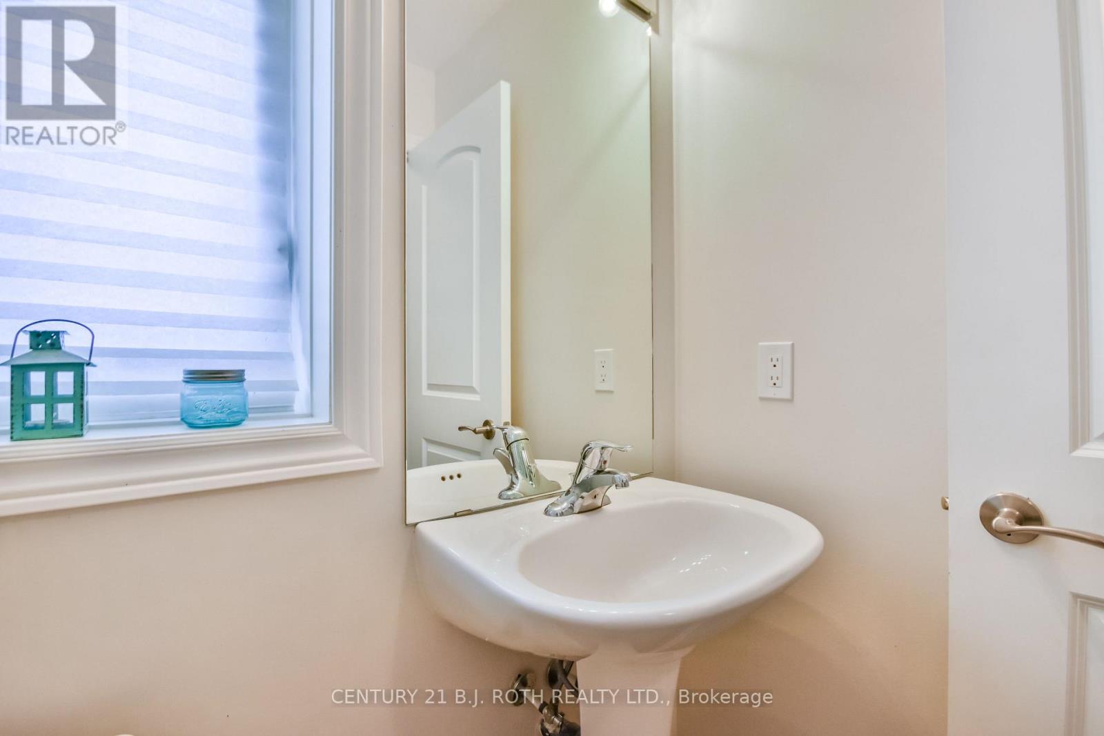 Photo 10 of 212 Maplewood Drive, Essa ON