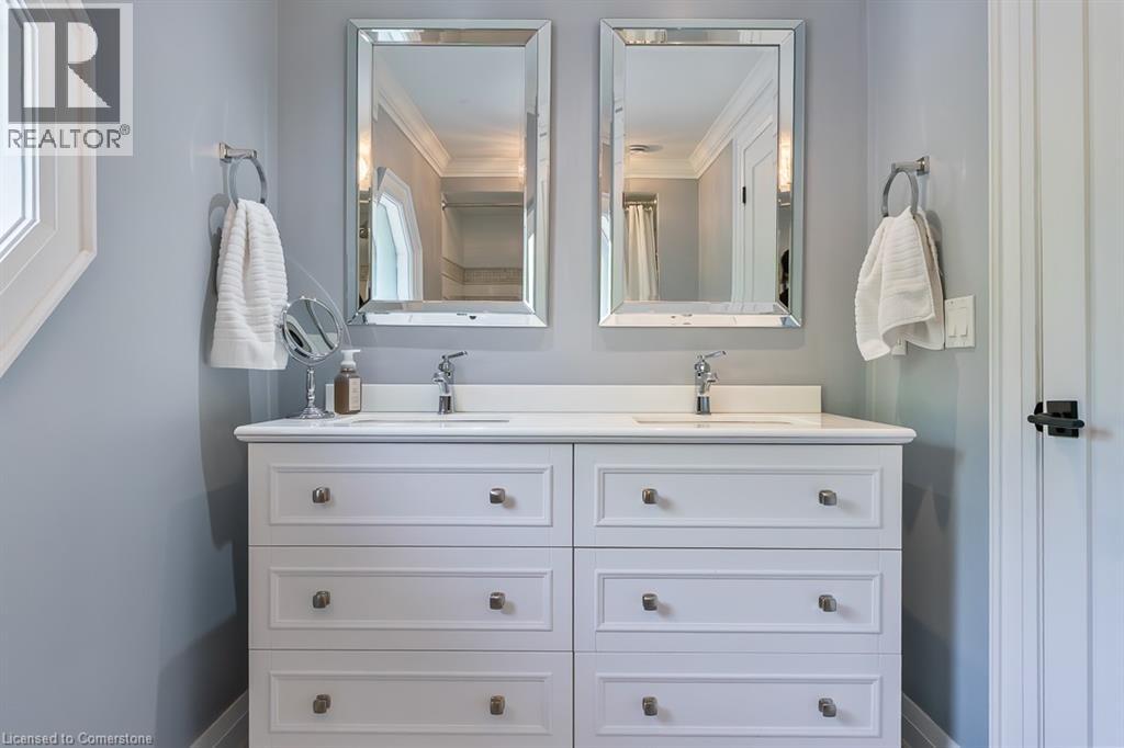Photo 21 of 484 Aspen Forest Drive, Oakville ON
