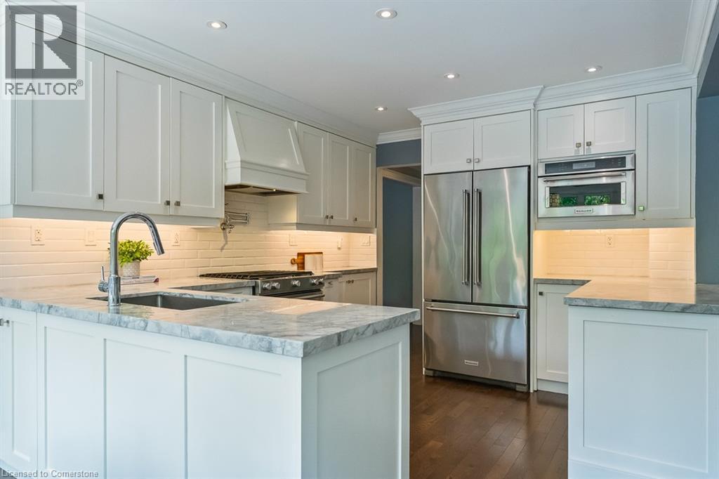 Photo 9 of 484 Aspen Forest Drive, Oakville ON