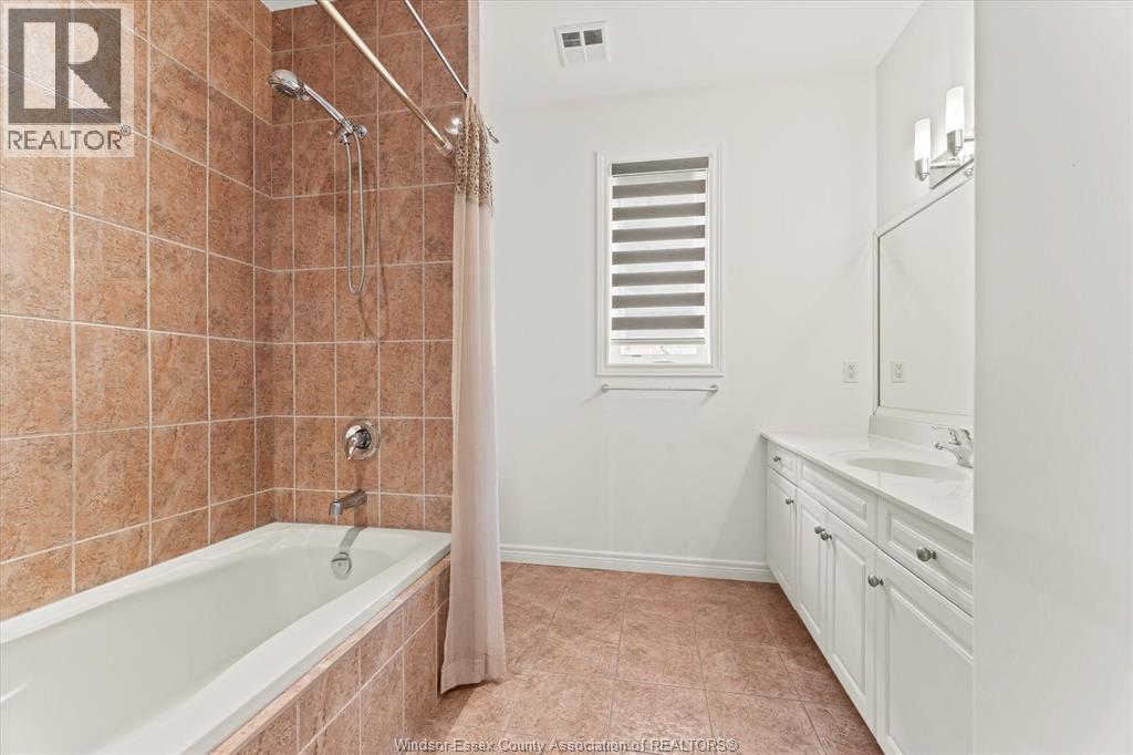 Photo 10 of 144 Meconi Court, Lakeshore ON