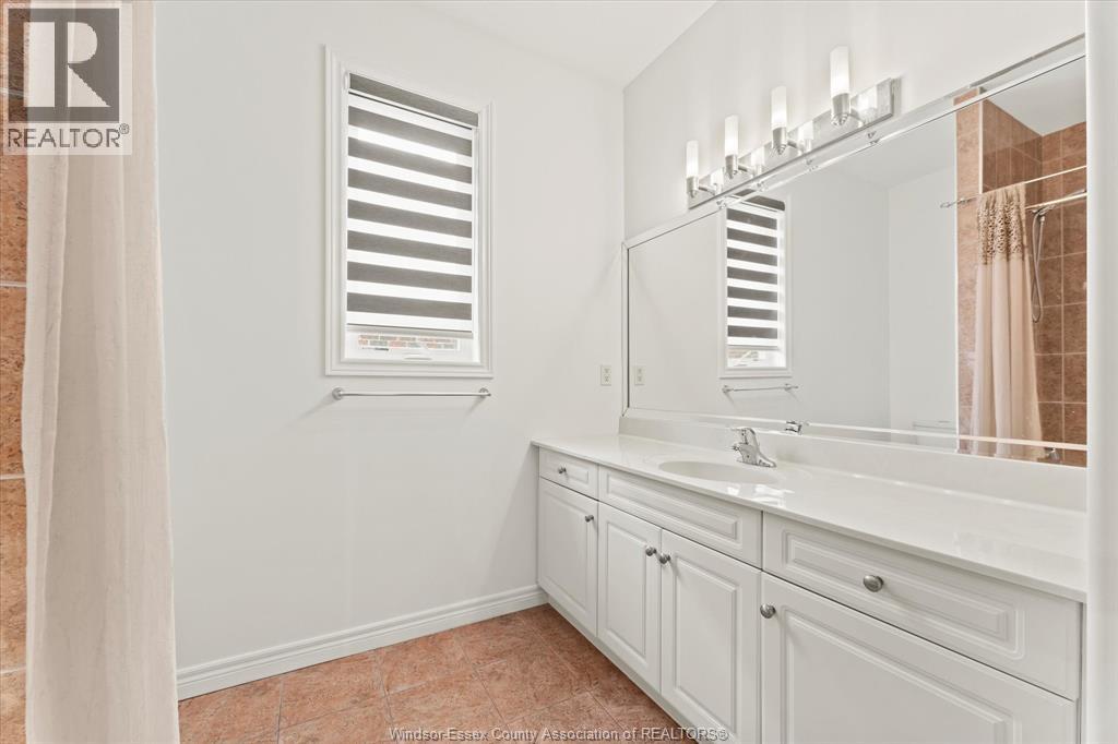 Photo 6 of 144 Meconi Court, Lakeshore ON