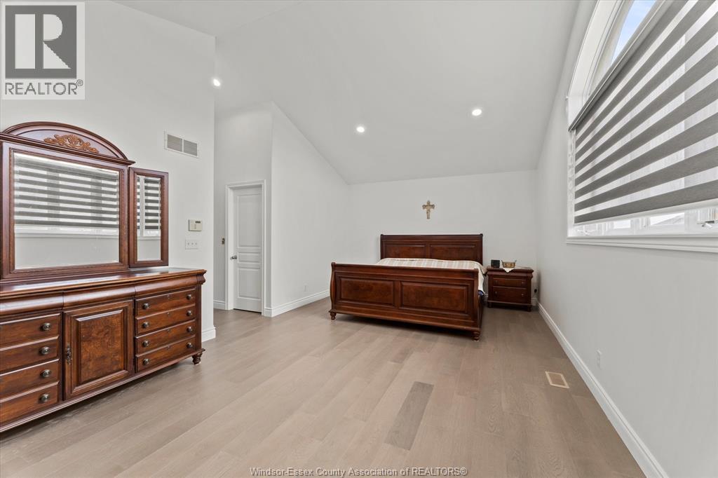 Photo 32 of 144 Meconi Court, Lakeshore ON