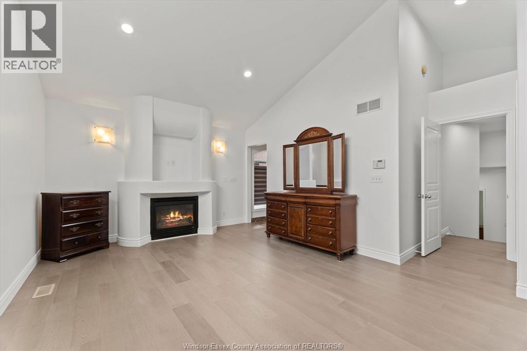 Photo 9 of 144 Meconi Court, Lakeshore ON