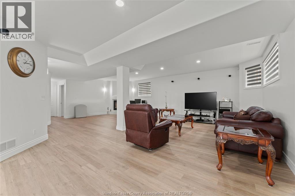 Photo 34 of 144 Meconi Court, Lakeshore ON