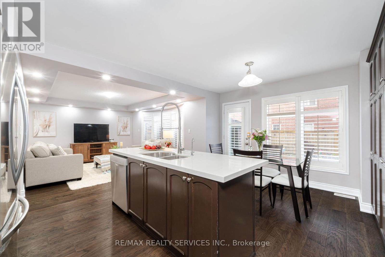 Photo 11 of 4 Klemscott Road, Brampton ON
