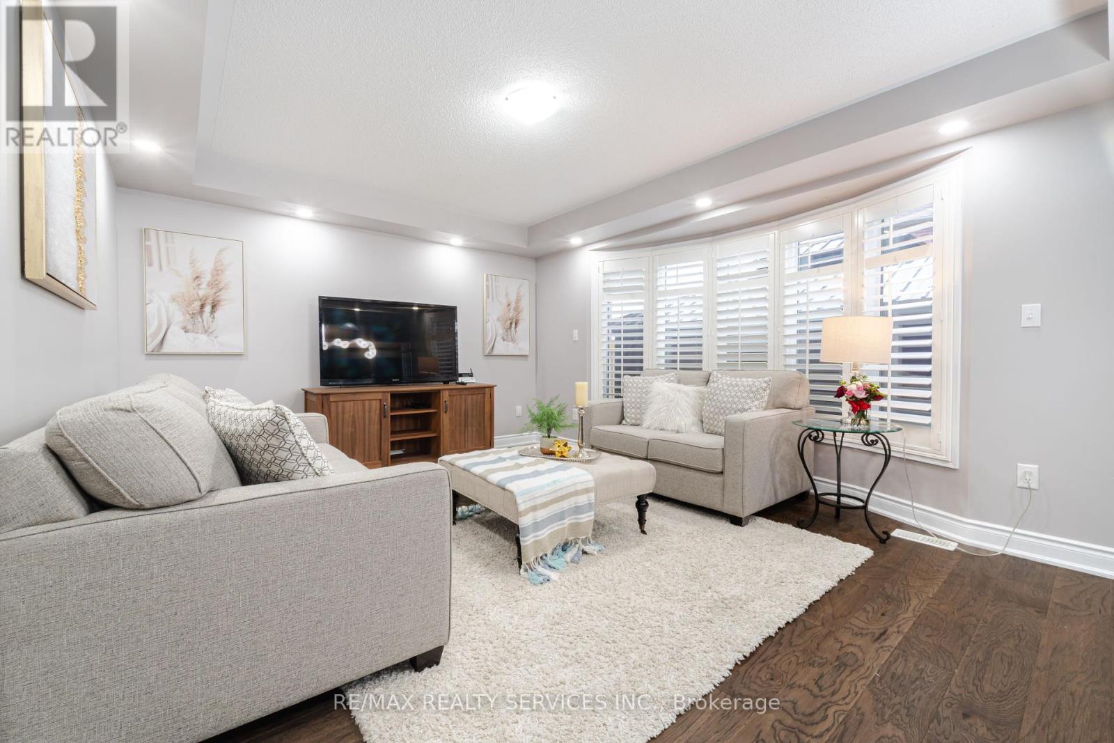 Photo 12 of 4 Klemscott Road, Brampton ON