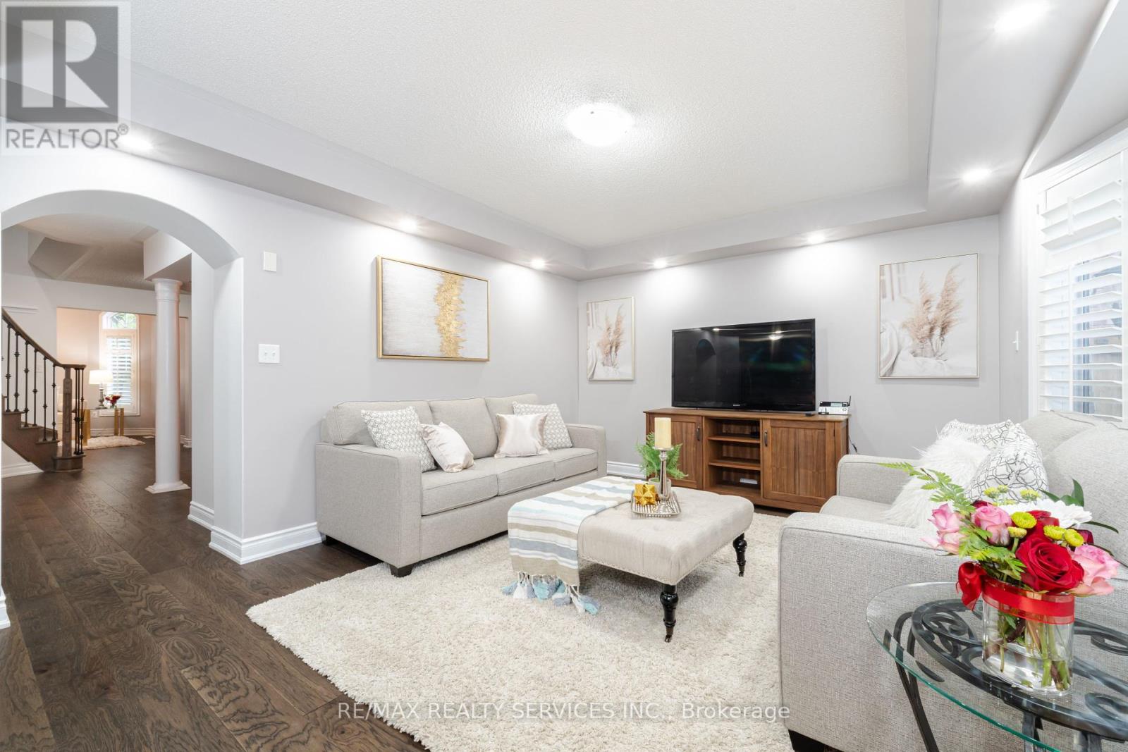Photo 13 of 4 Klemscott Road, Brampton ON