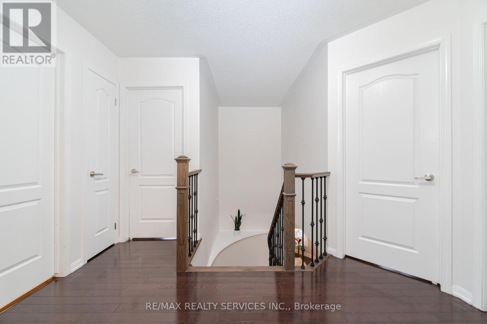 Photo 17 of 4 Klemscott Road, Brampton ON