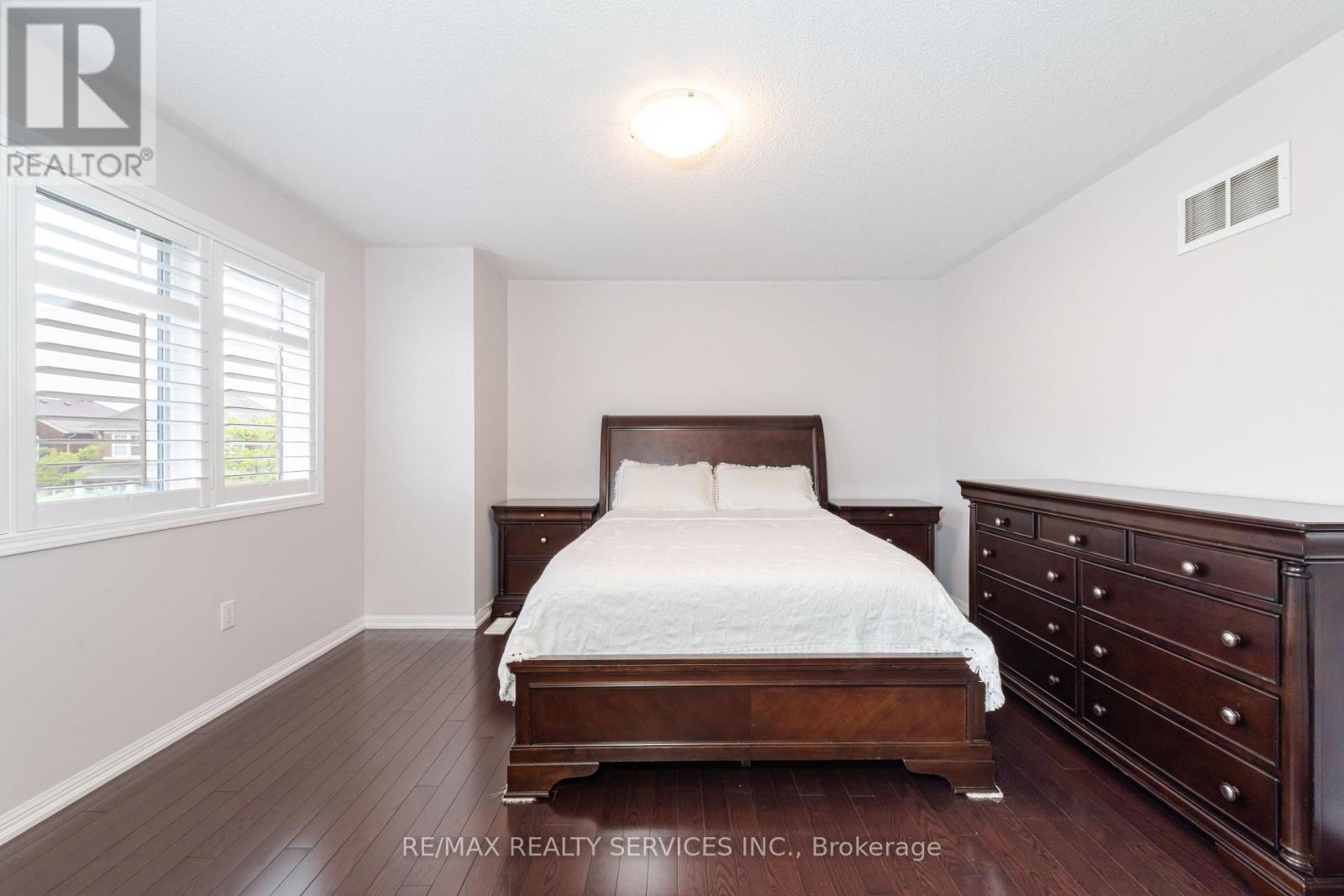 Photo 18 of 4 Klemscott Road, Brampton ON
