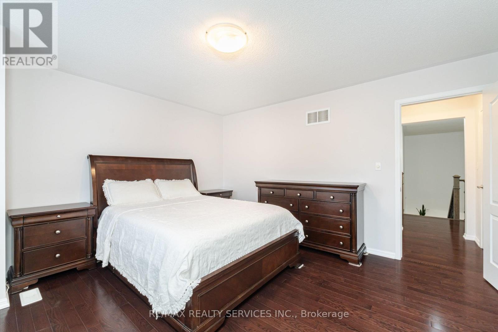 Photo 19 of 4 Klemscott Road, Brampton ON