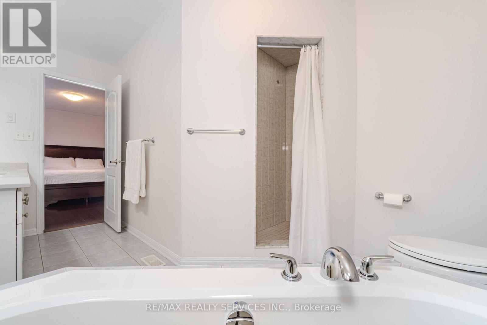 Photo 22 of 4 Klemscott Road, Brampton ON