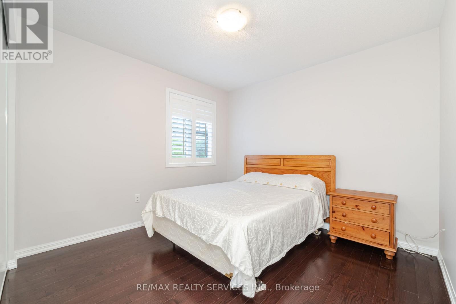 Photo 24 of 4 Klemscott Road, Brampton ON
