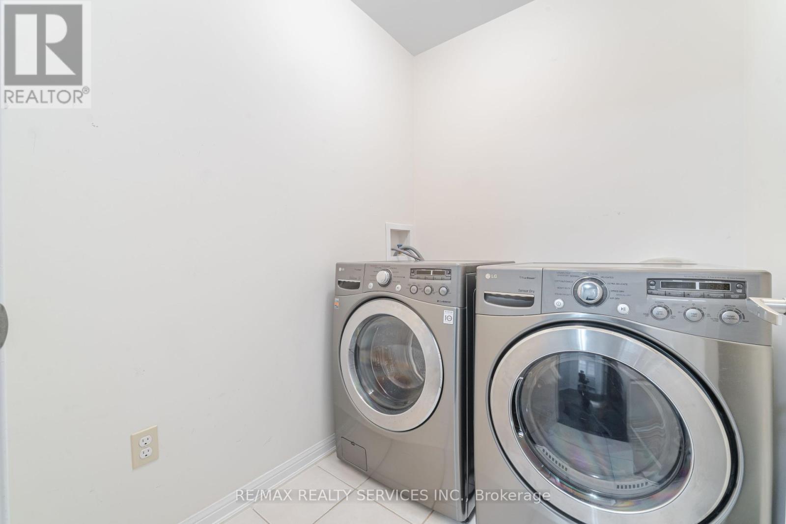 Photo 27 of 4 Klemscott Road, Brampton ON