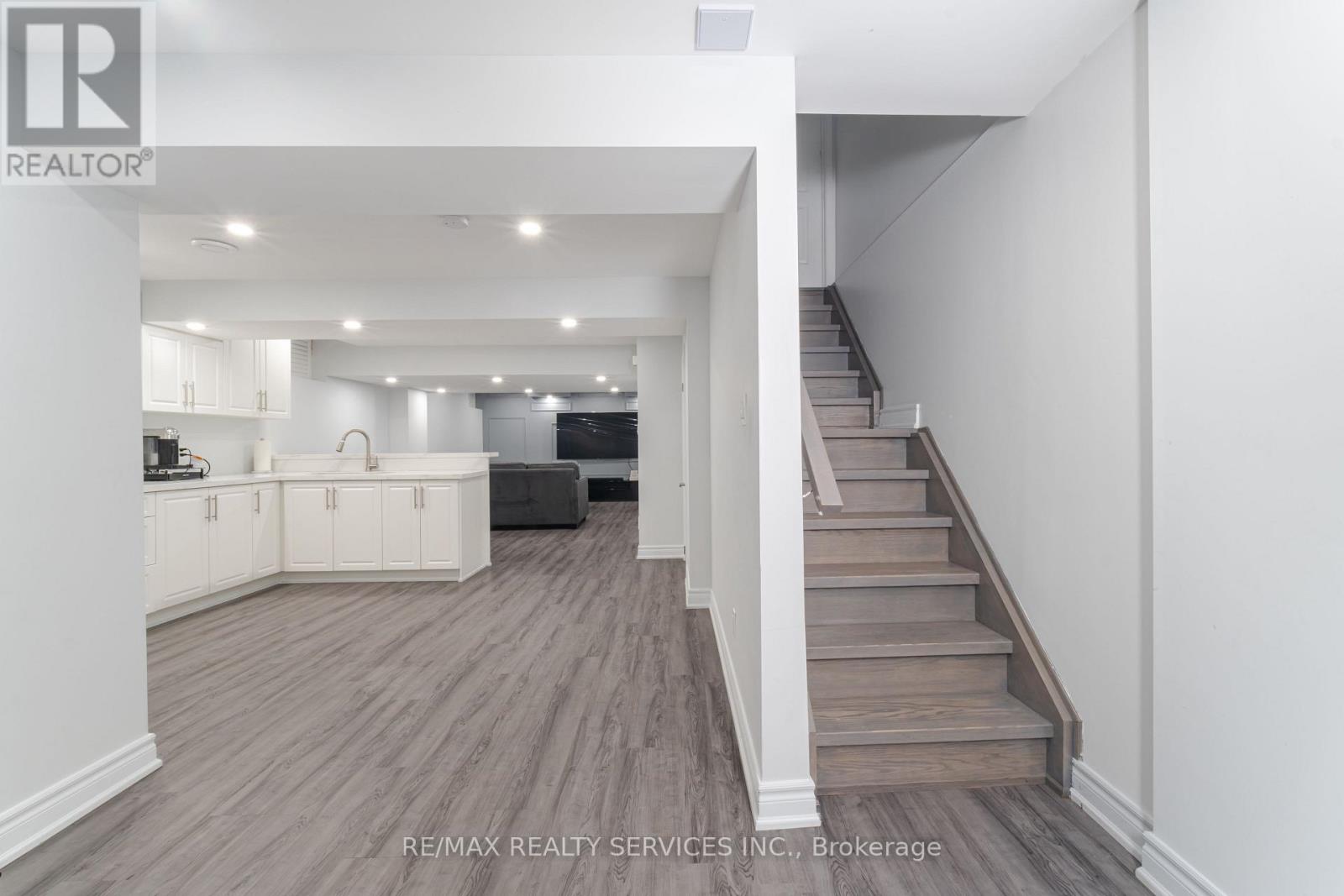 Photo 28 of 4 Klemscott Road, Brampton ON