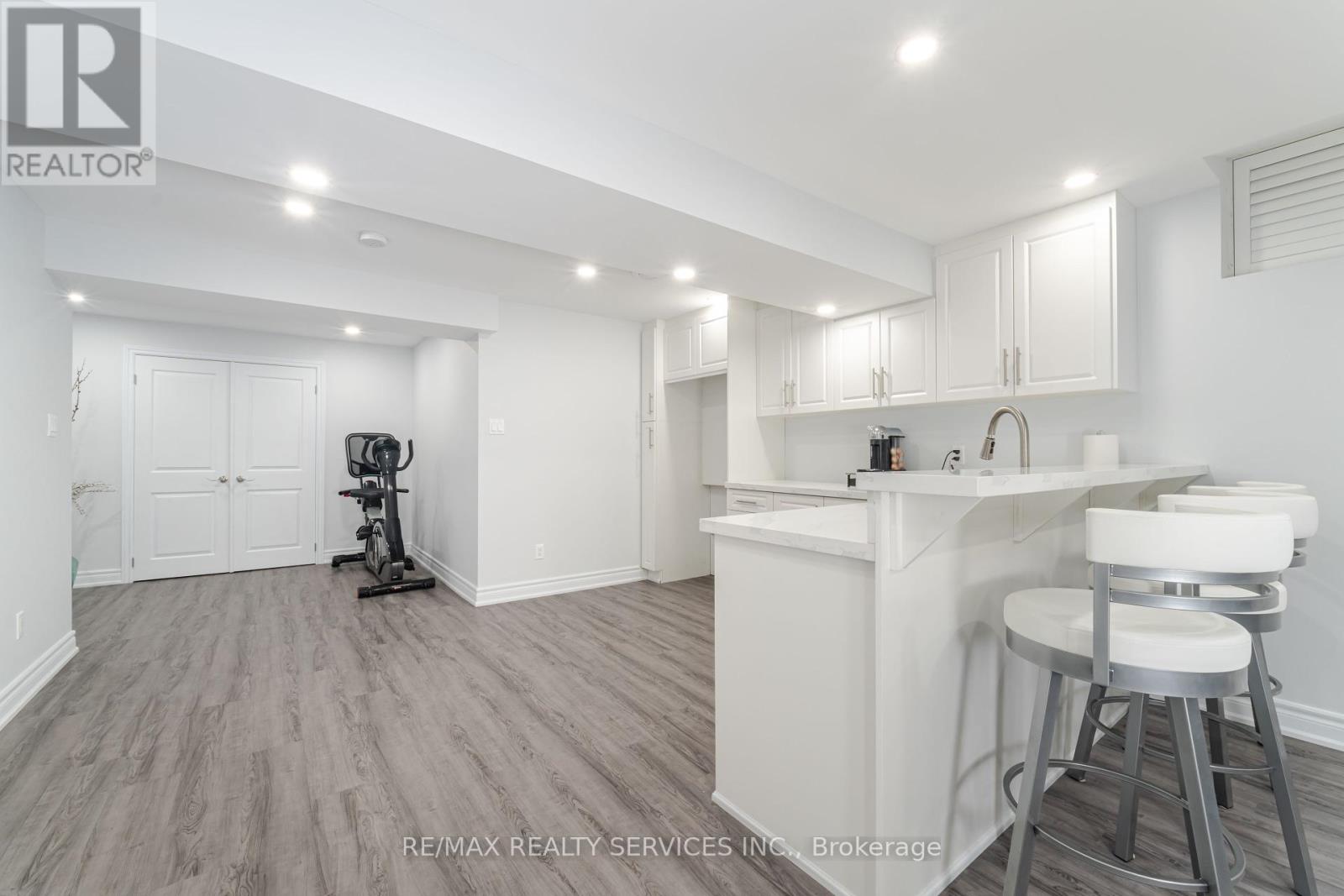 Photo 31 of 4 Klemscott Road, Brampton ON