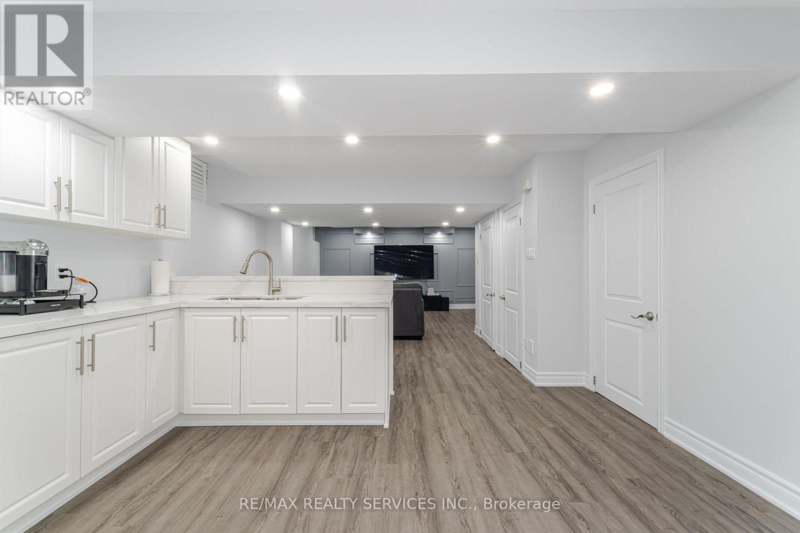 Photo 33 of 4 Klemscott Road, Brampton ON