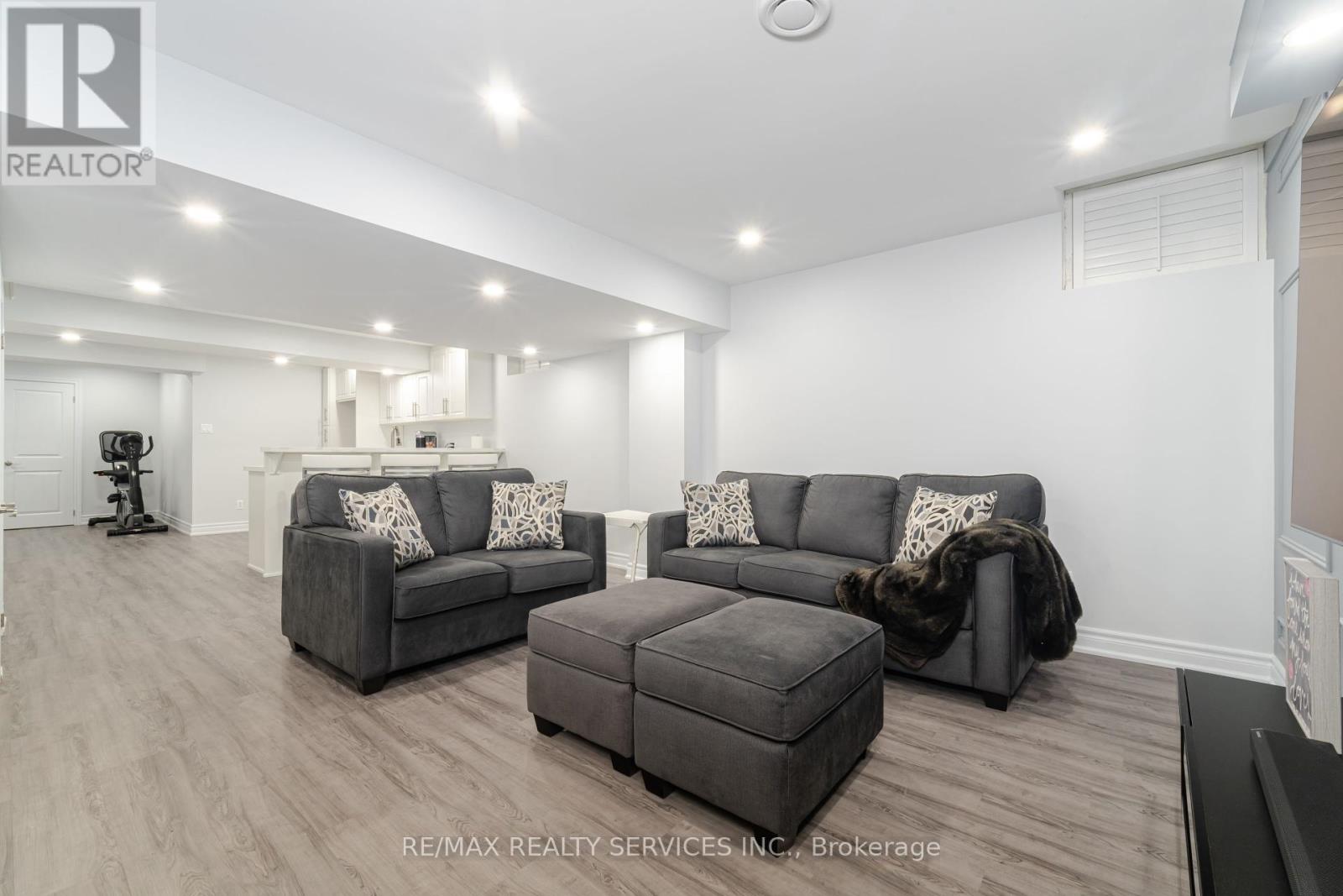 Photo 35 of 4 Klemscott Road, Brampton ON