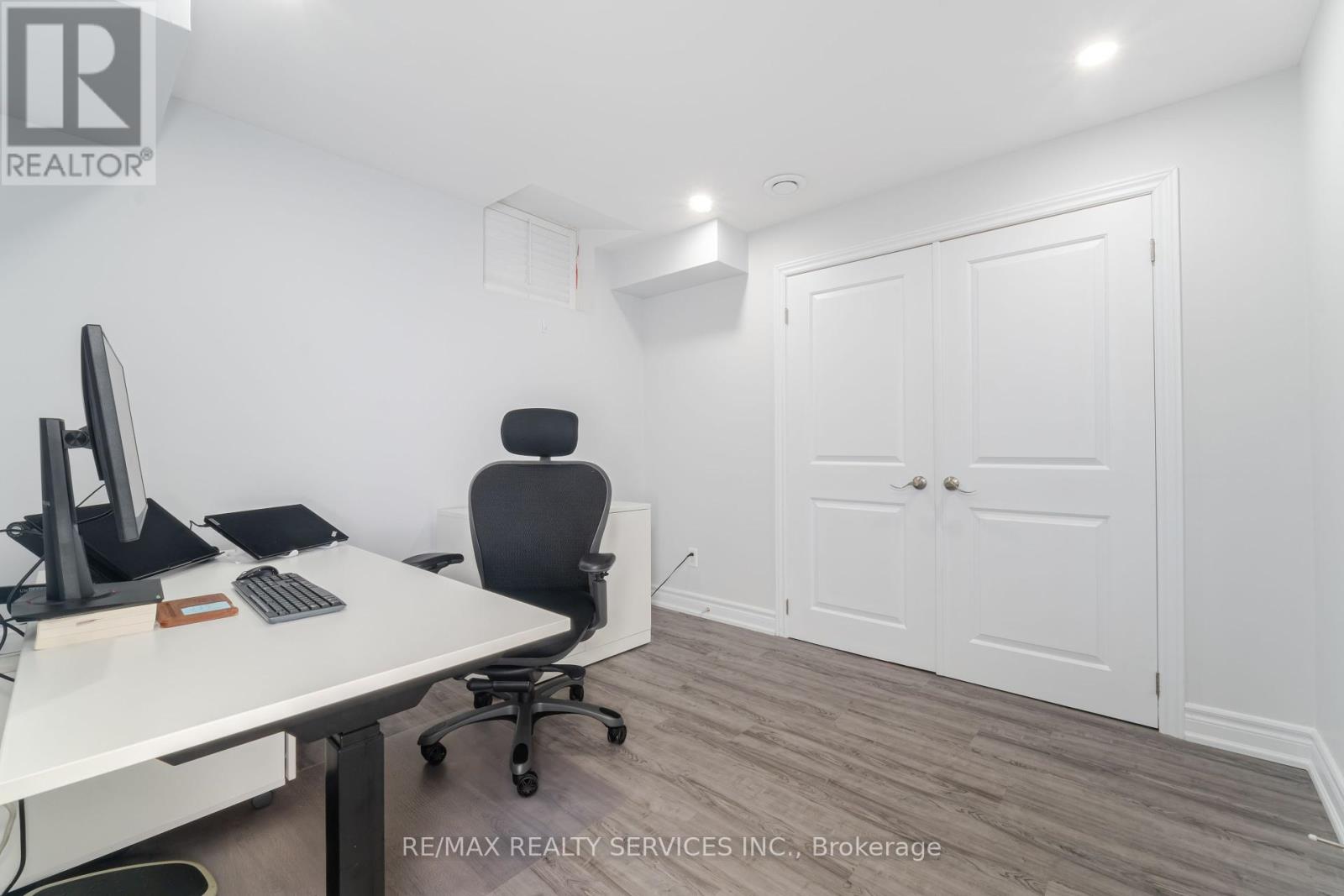 Photo 36 of 4 Klemscott Road, Brampton ON