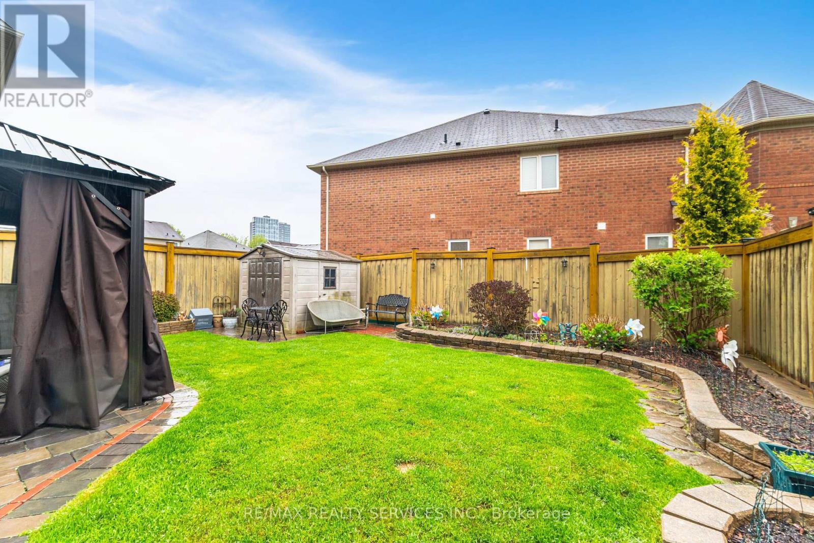 Photo 39 of 4 Klemscott Road, Brampton ON