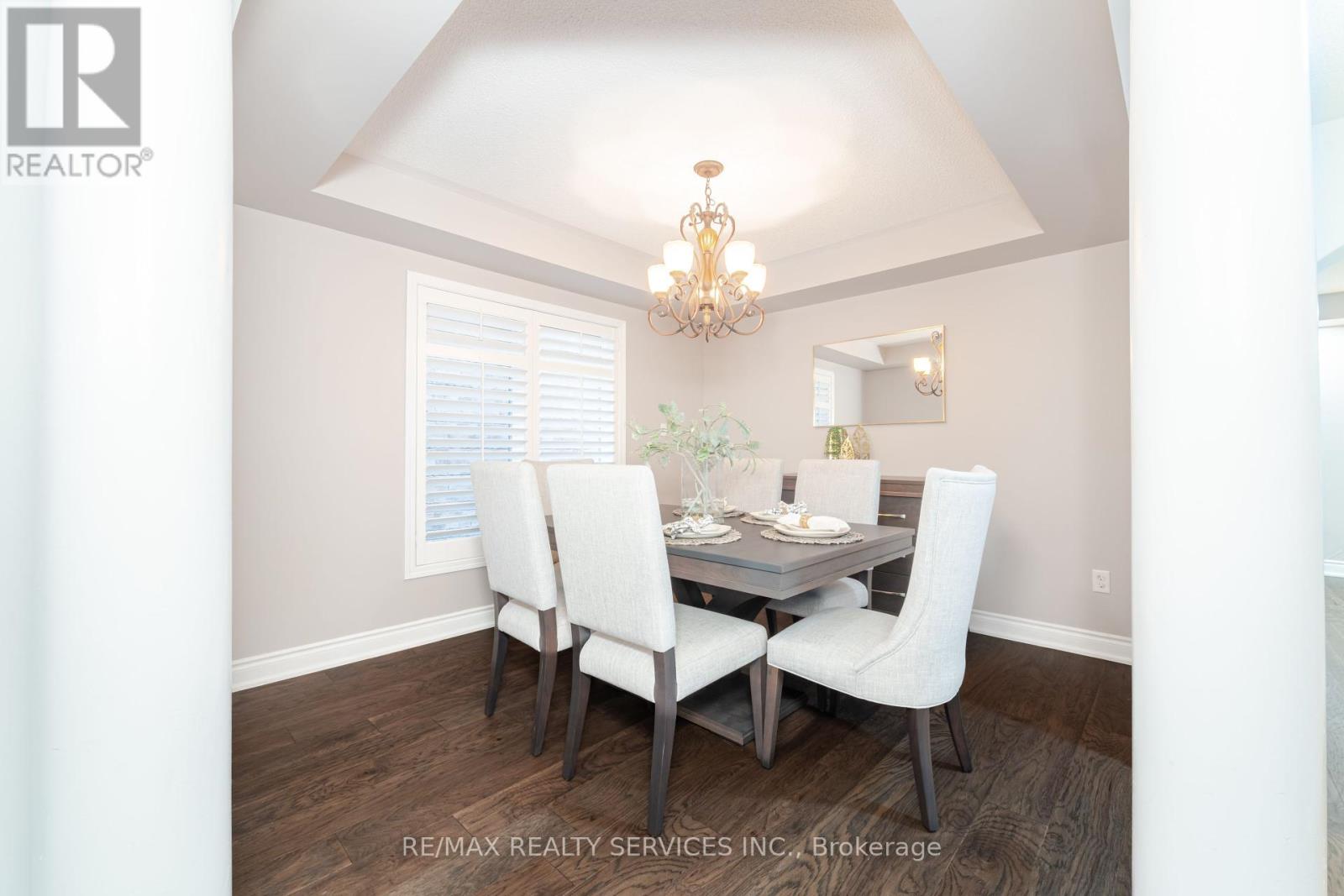 Photo 5 of 4 Klemscott Road, Brampton ON