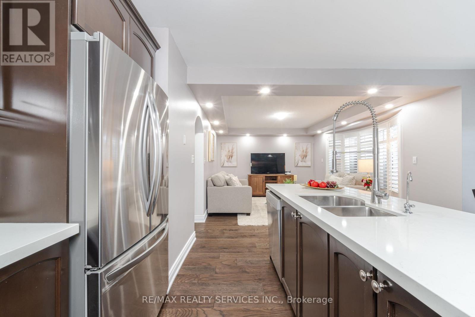 Photo 9 of 4 Klemscott Road, Brampton ON