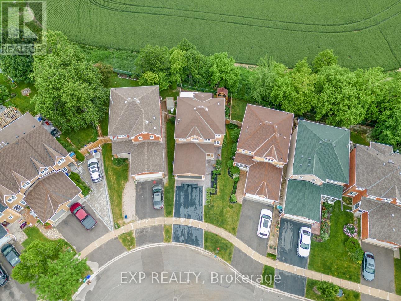 Photo 3 of 184 Howard Crescent, Orangeville ON
