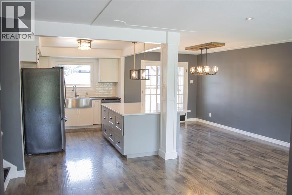 Photo 33 of 800 Rosedale Avenue, Sarnia ON
