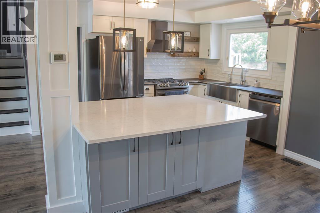 Photo 20 of 800 Rosedale Avenue, Sarnia ON