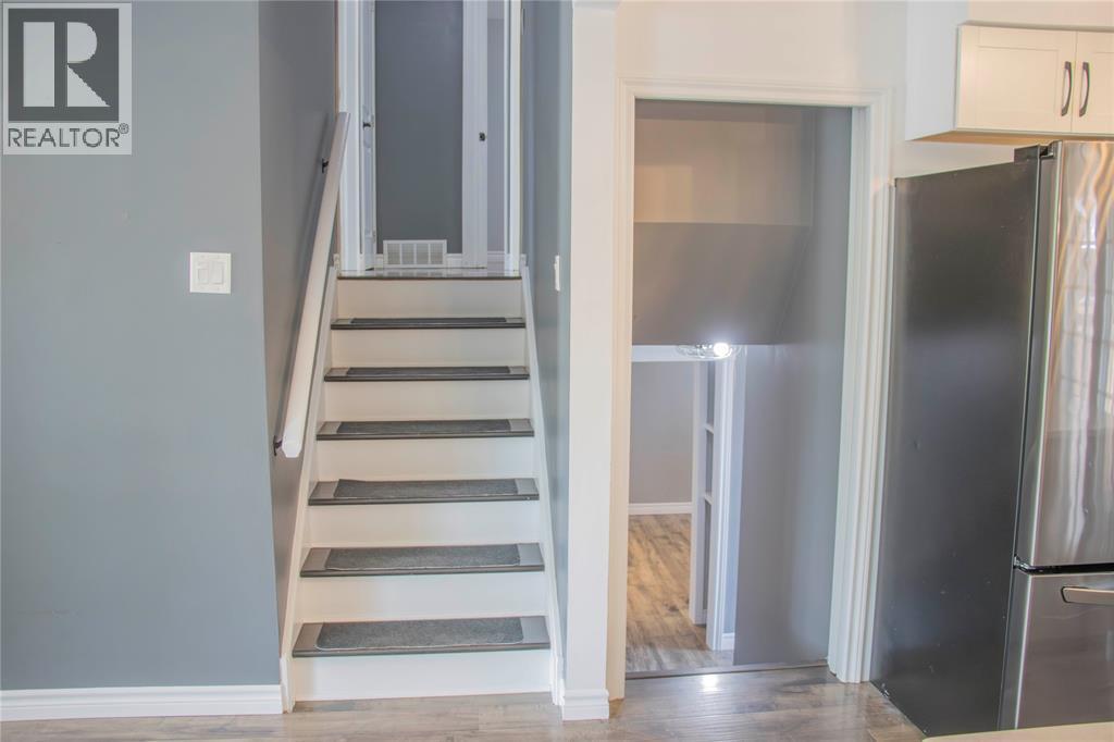 Photo 4 of 800 Rosedale Avenue, Sarnia ON