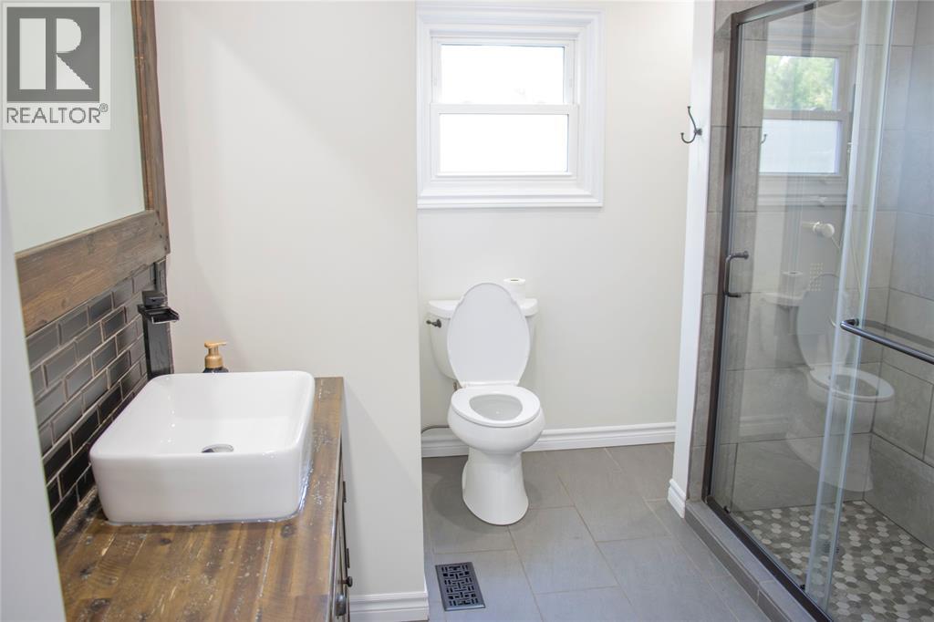 Photo 18 of 800 Rosedale Avenue, Sarnia ON