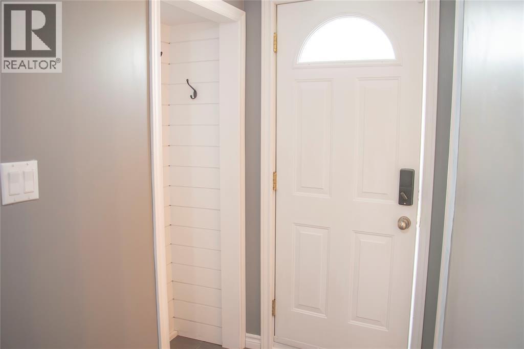 Photo 6 of 800 Rosedale Avenue, Sarnia ON
