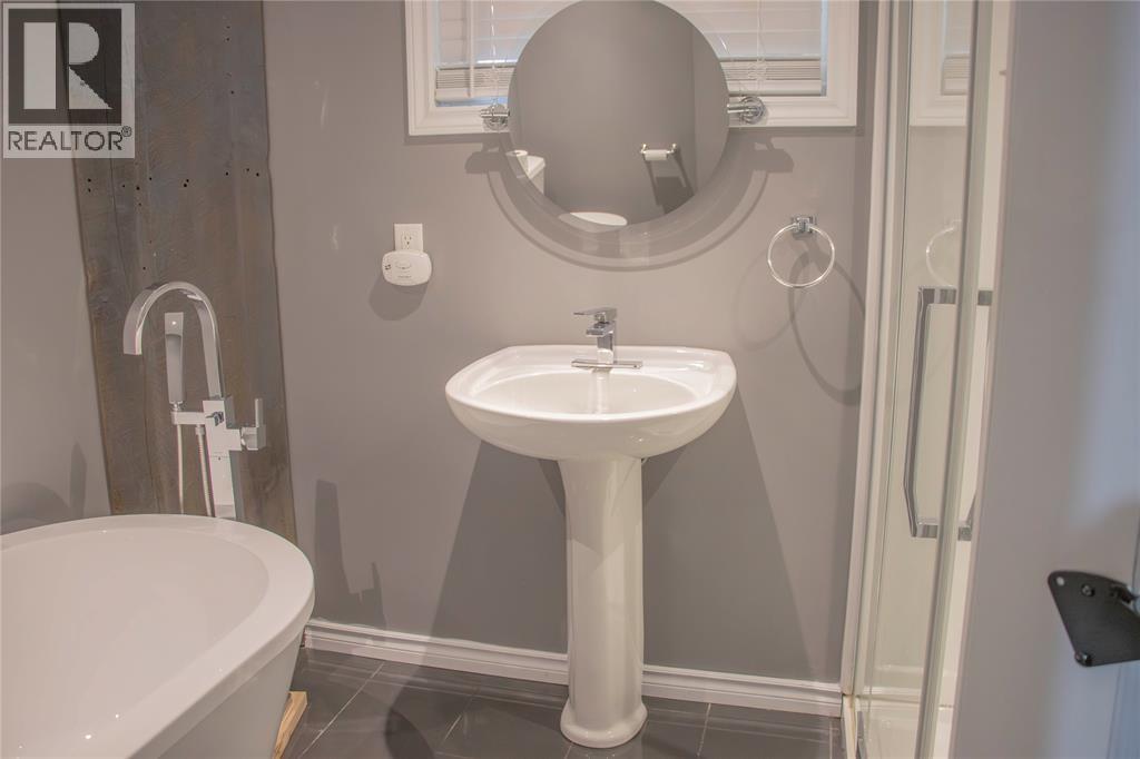 Photo 7 of 800 Rosedale Avenue, Sarnia ON