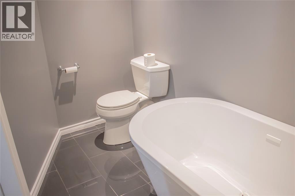 Photo 25 of 800 Rosedale Avenue, Sarnia ON