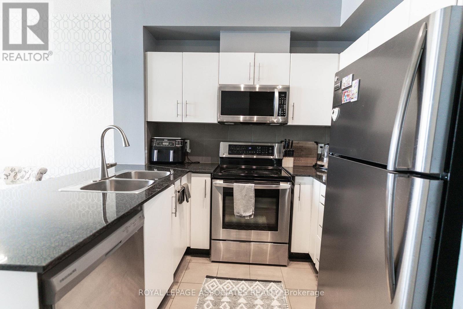 Photo 2 of 2407 16 Yonge Street, Toronto ON