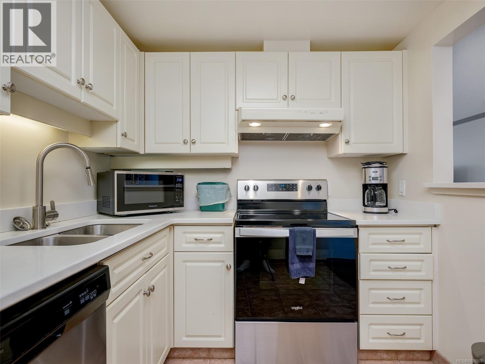 Photo 10 of 400 1234 Wharf St, Victoria BC