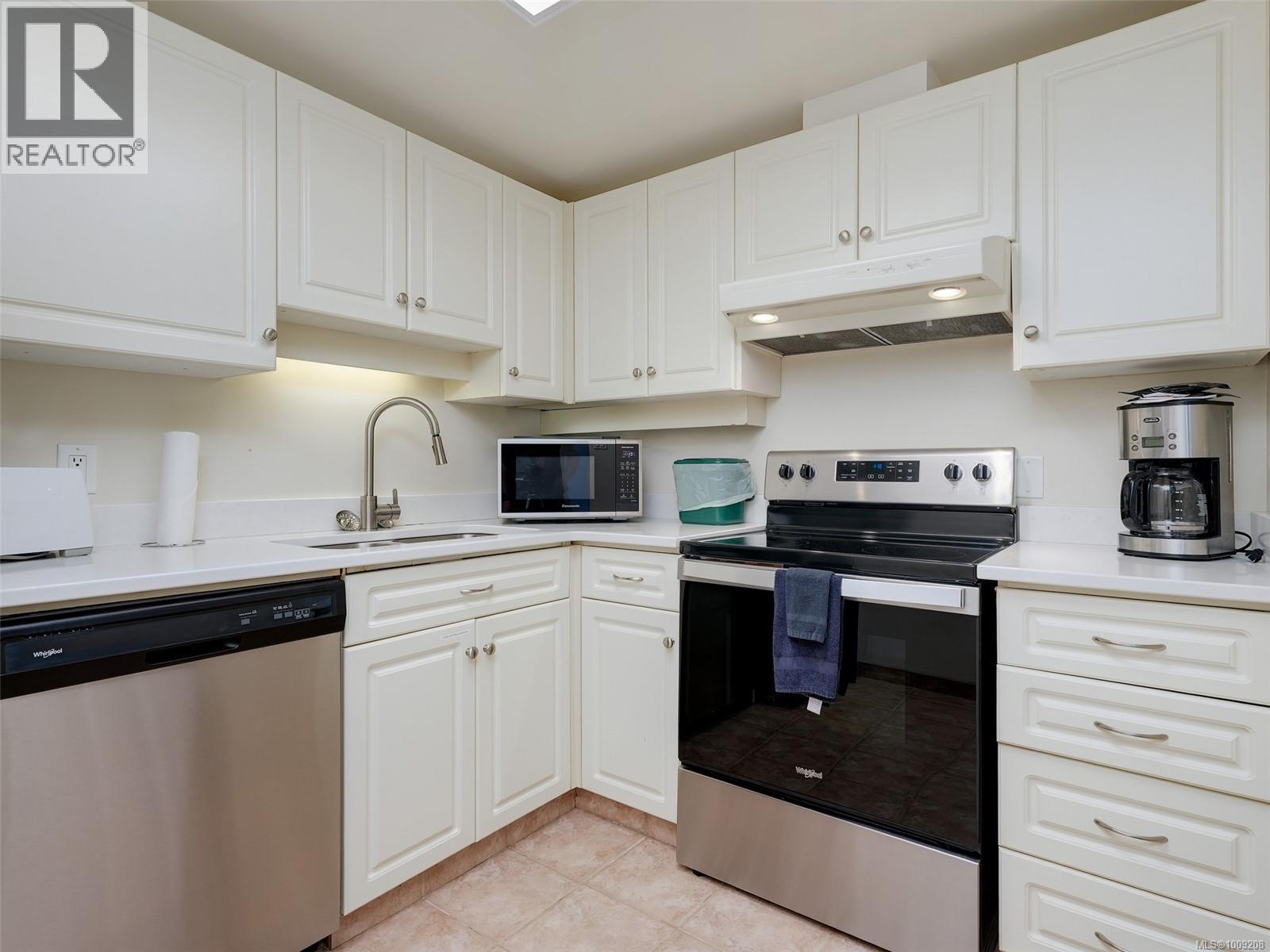 Photo 8 of 400 1234 Wharf St, Victoria BC