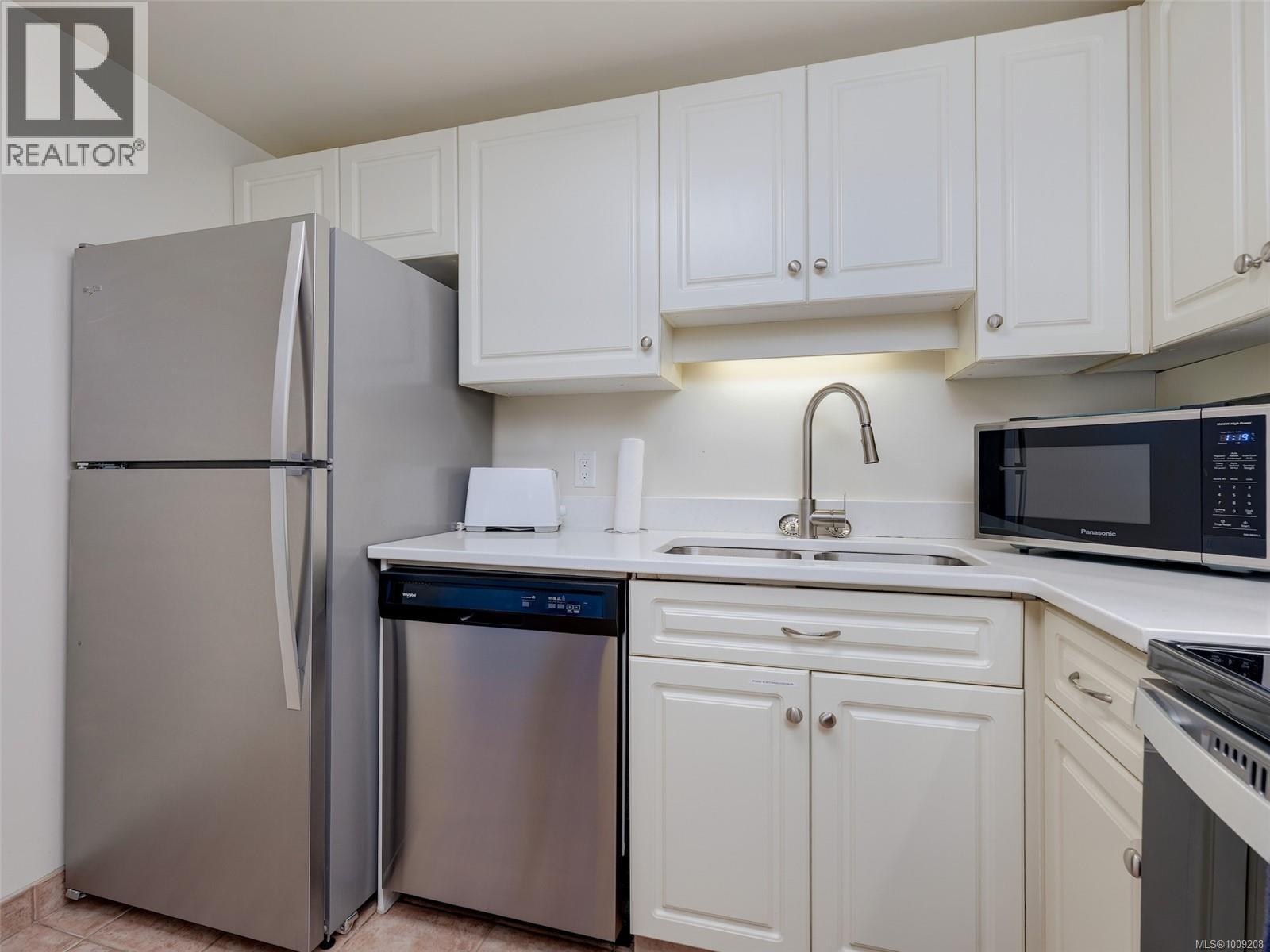 Photo 9 of 400 1234 Wharf St, Victoria BC