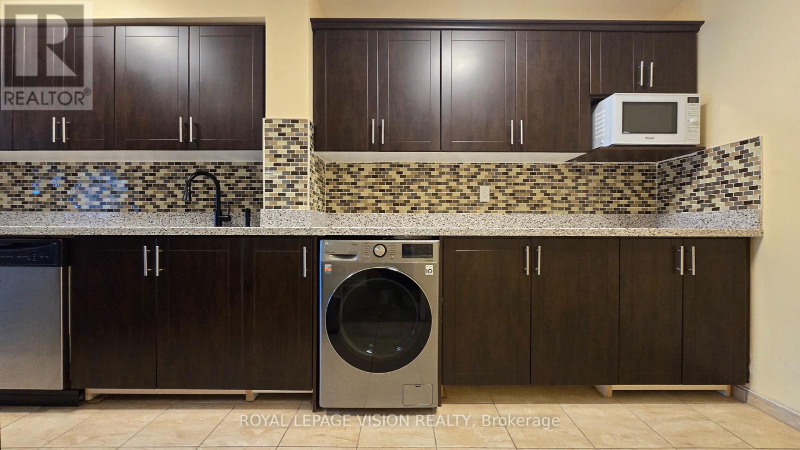 Photo 8 of 304 10 Crescent Town Road, Toronto ON
