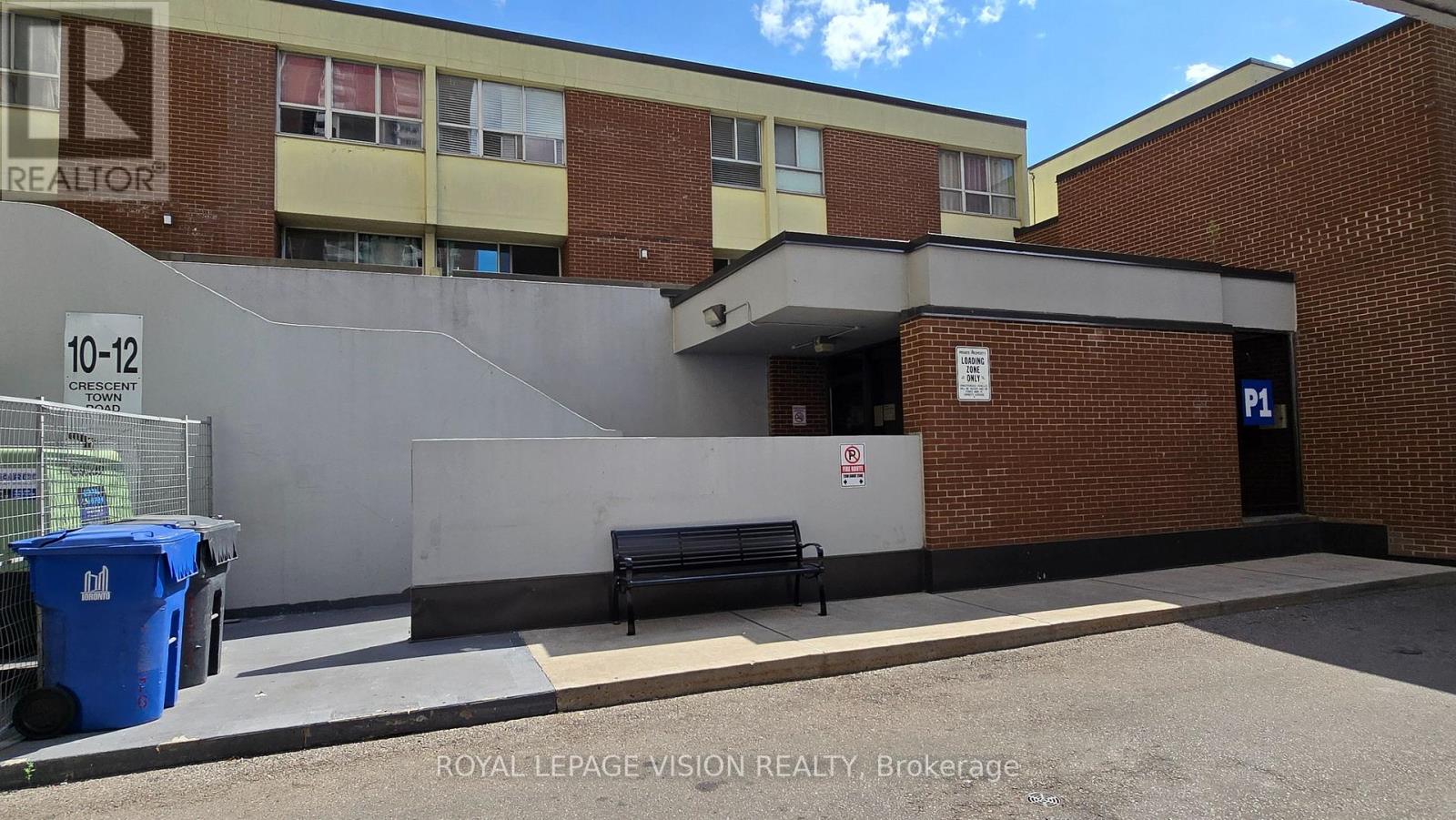 Photo 3 of 304 10 Crescent Town Road, Toronto ON