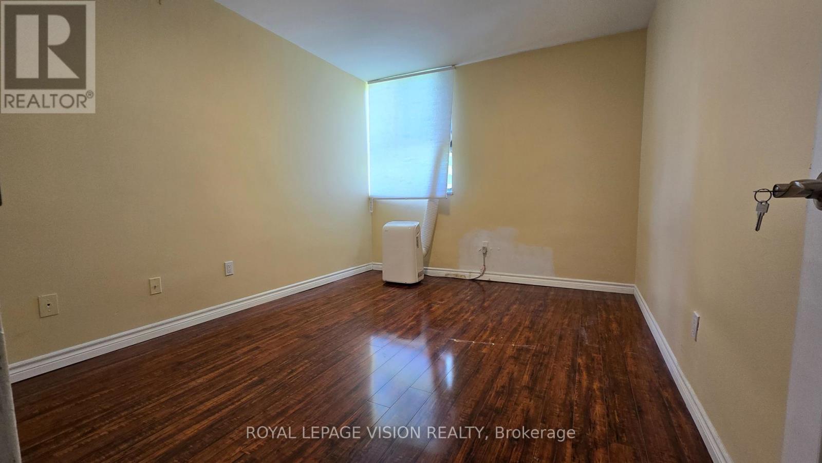 Photo 18 of 304 10 Crescent Town Road, Toronto ON