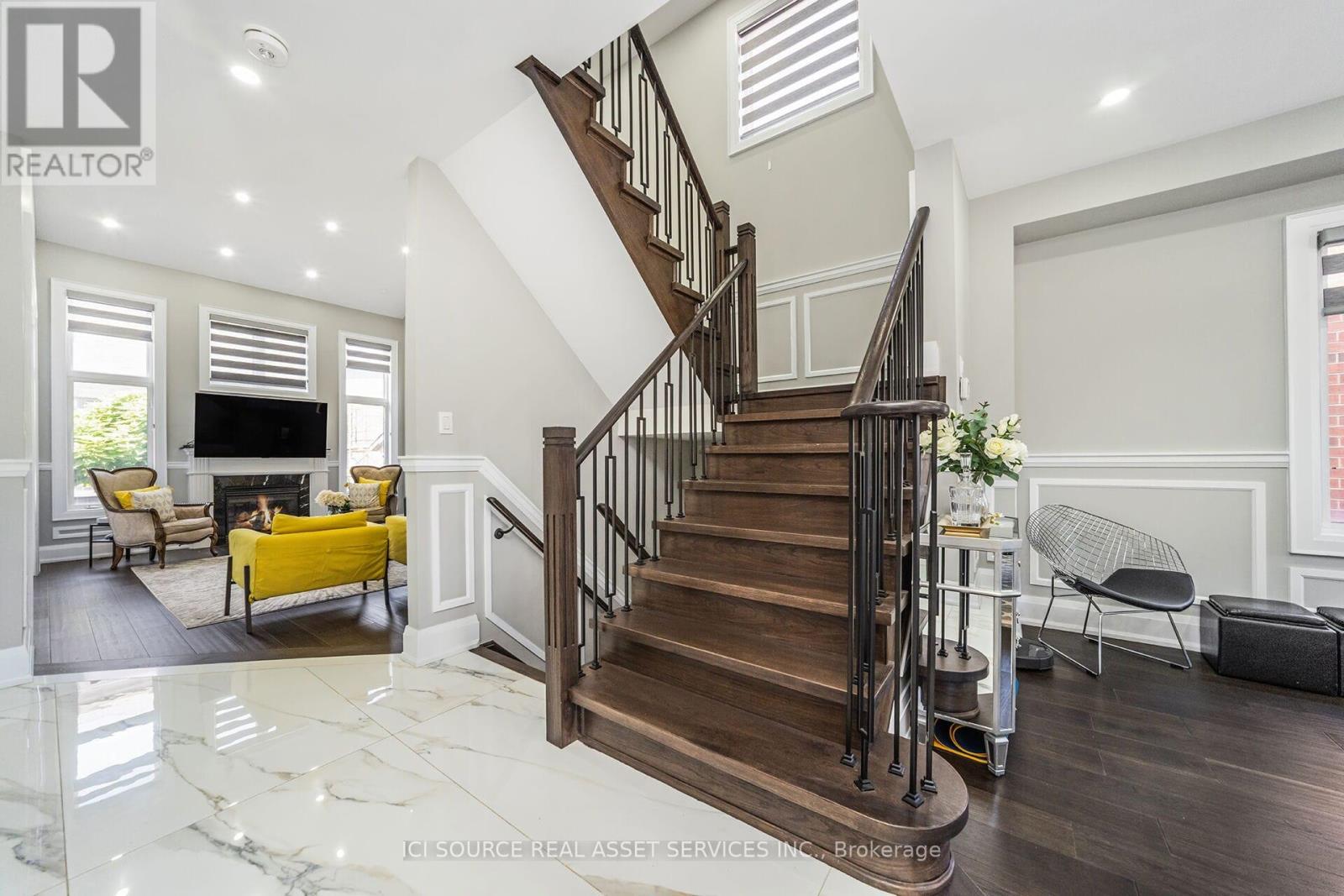 Photo 14 of 12 Amethyst Circle, Brampton ON