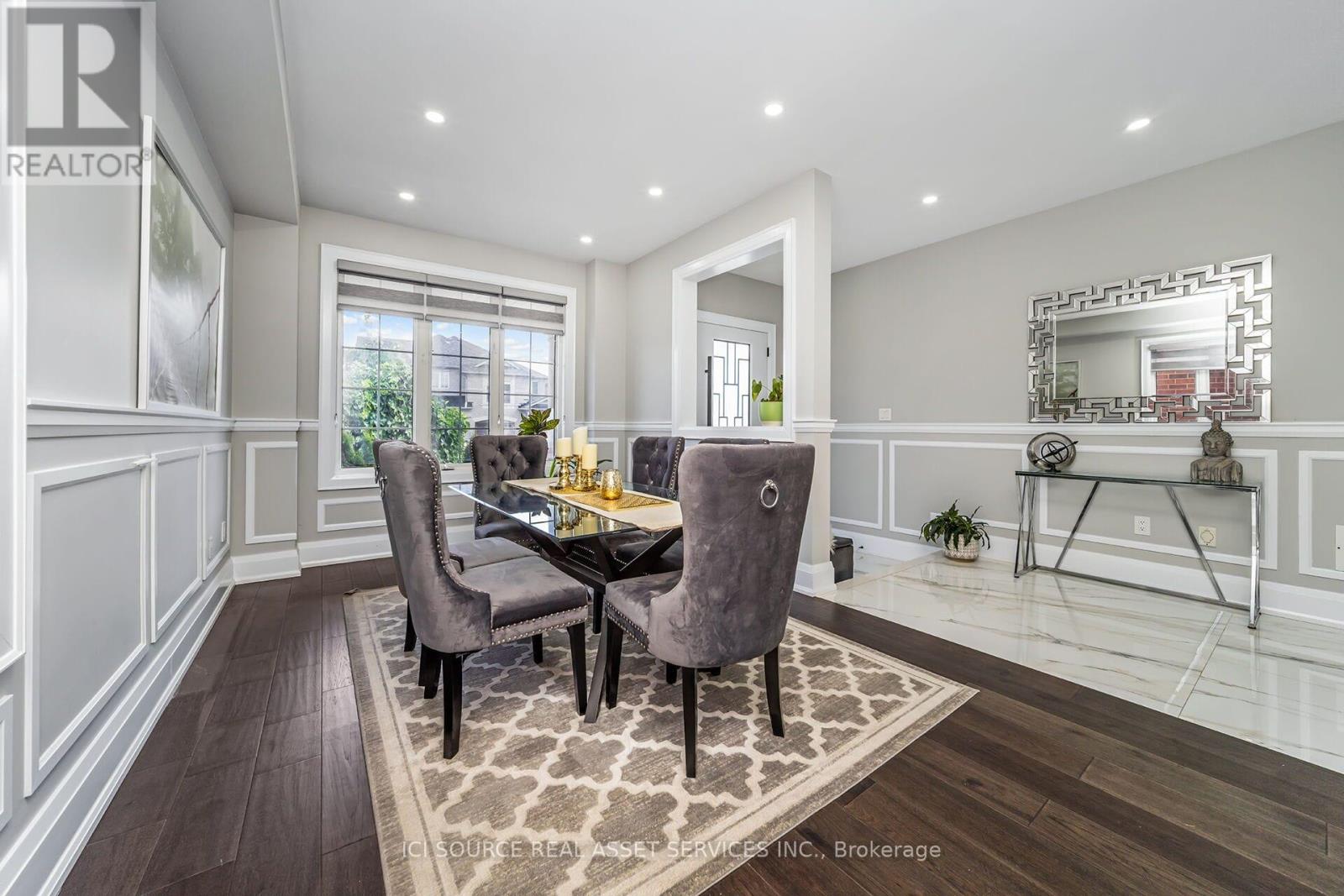 Photo 3 of 12 Amethyst Circle, Brampton ON