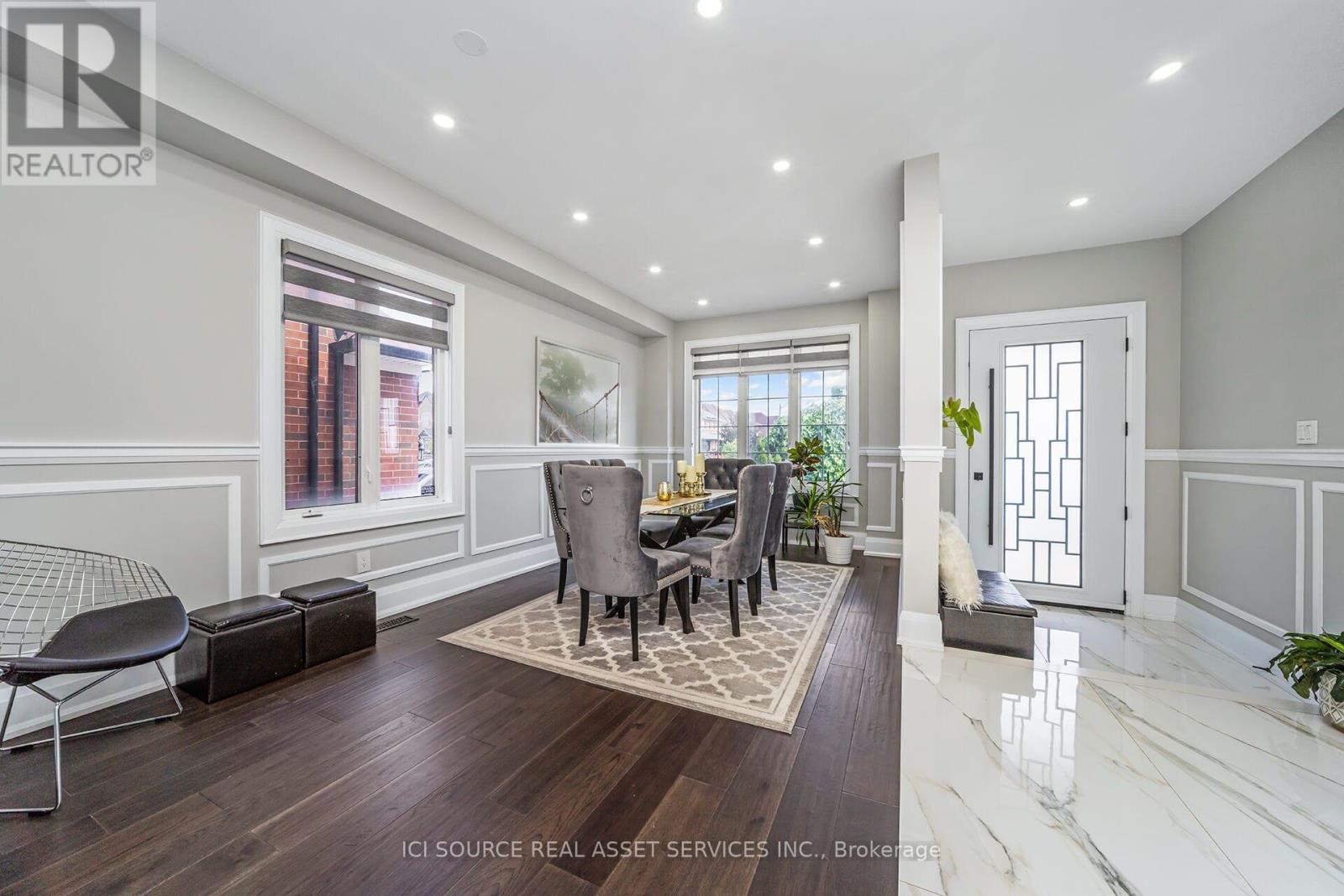 Photo 2 of 12 Amethyst Circle, Brampton ON