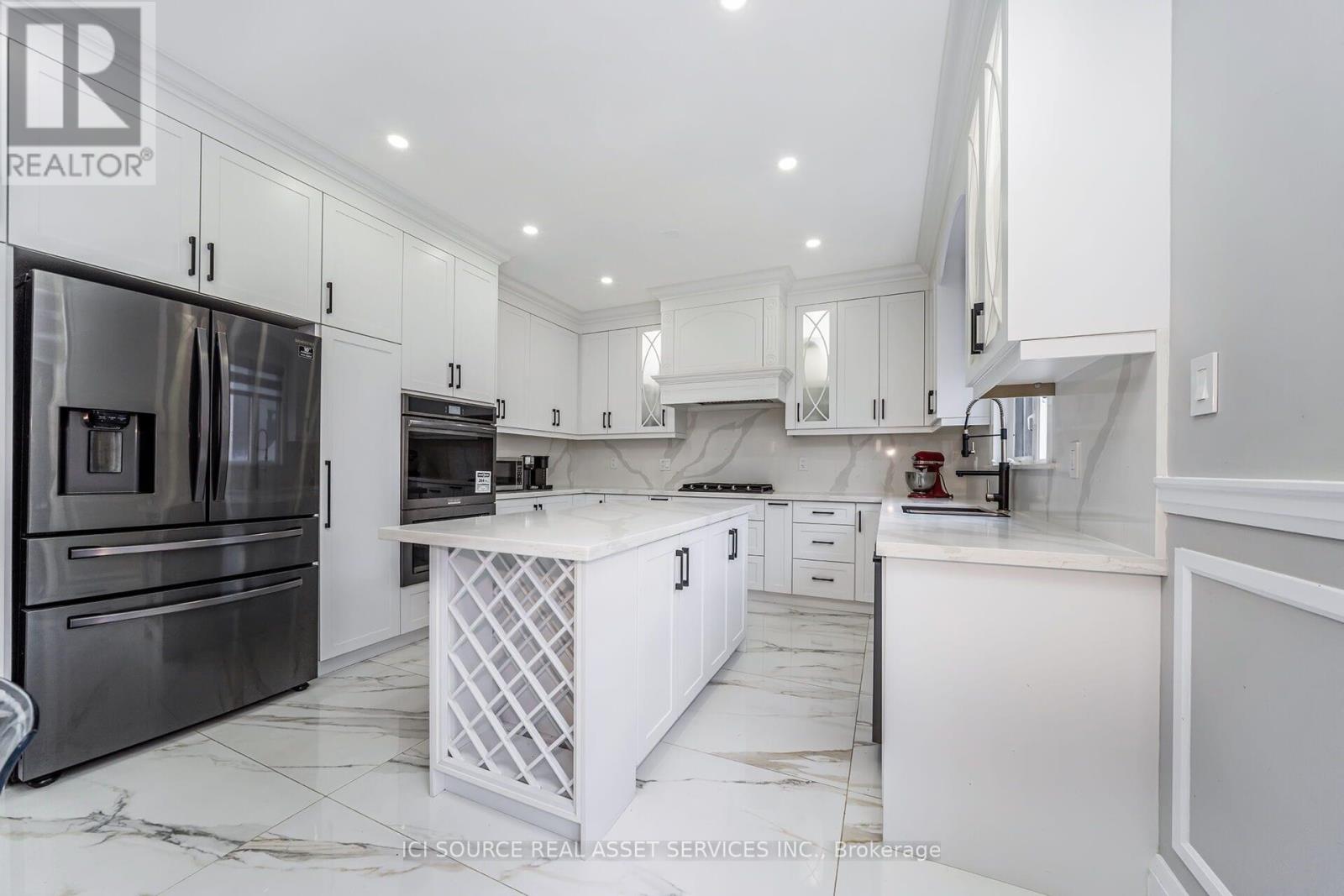 Photo 6 of 12 Amethyst Circle, Brampton ON